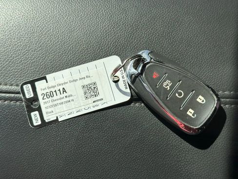 Used 2017 Chevrolet Malibu LT image 35