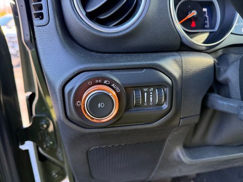 Used 2021 Jeep Wrangler Unlimited Sahara image 11