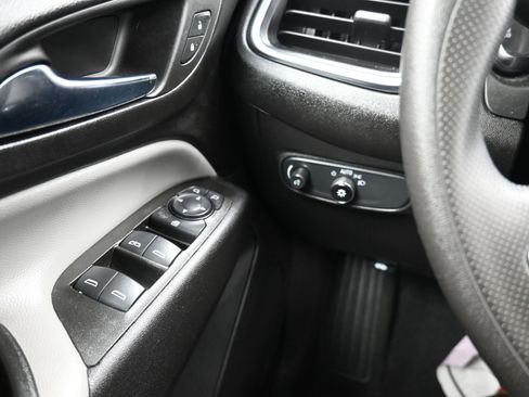 Used 2024 Chevrolet Equinox LS image 29