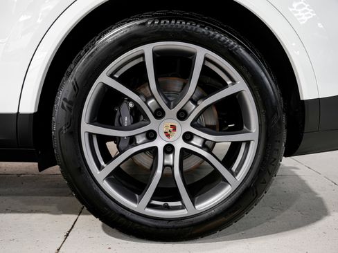 Used 2024 Porsche Cayenne w/ Premium Package Plus image 53