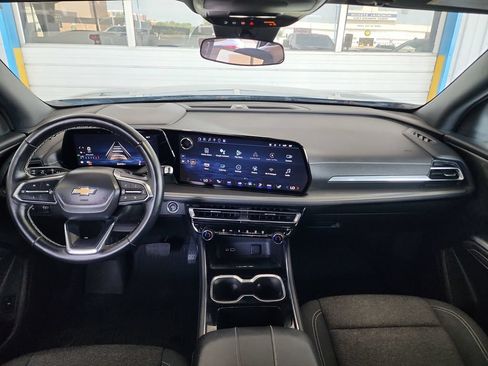 Used 2025 Chevrolet Traverse LT FWD image 15