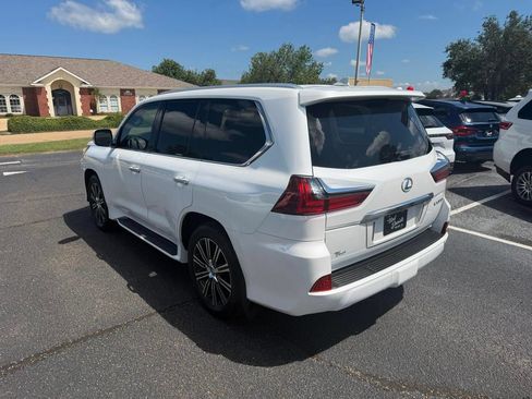 Used 2019 Lexus LX 570 4WD w/ Luxury Package image 2