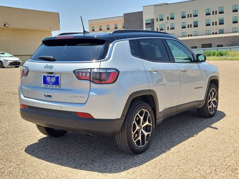 Used 2025 Jeep Compass Limited AWD/4WD image 5
