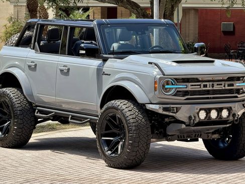 Used 2025 Ford Bronco Outer Banks AWD/4WD image 12