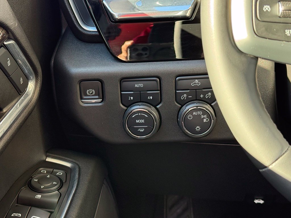 Used 2023 Chevrolet Silverado 1500 LT AWD/4WD image 20