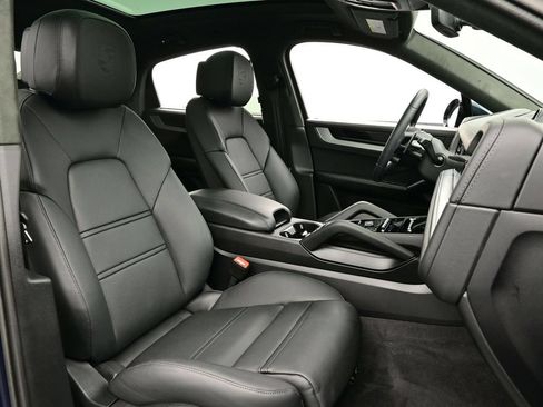 New 2025 Porsche Cayenne S AWD/4WD image 19