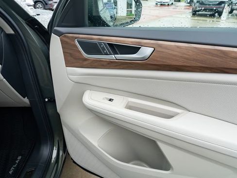 New 2026 Volkswagen Atlas SE FWD image 48
