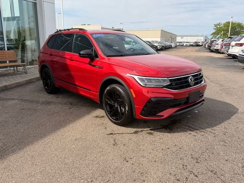 Certified 2024 Volkswagen Tiguan SE R-Line AWD/4WD image 8