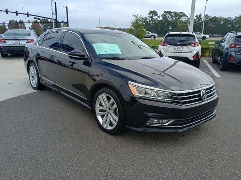 Used 2018 Volkswagen Passat 2.0T SEL Premium image 3