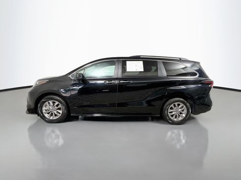 Used 2025 Toyota Sienna XLE FWD image 9