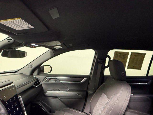 Used 2025 GMC Acadia Elevation FWD image 38