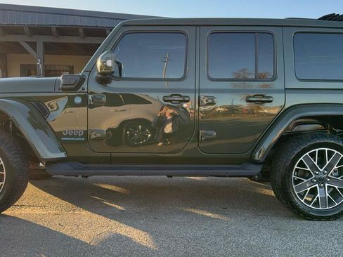 Used 2024 Jeep Wrangler High Altitude AWD/4WD image 3