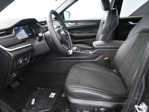 New 2025 Jeep Grand Cherokee L Altitude image 15