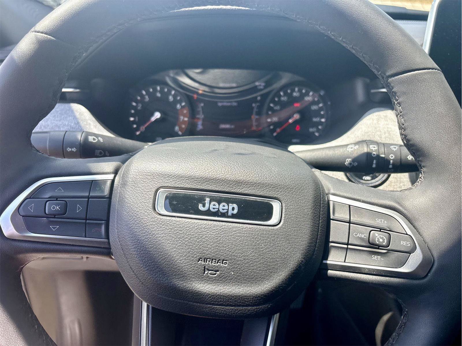 Used 2025 Jeep Compass Latitude AWD/4WD image 13