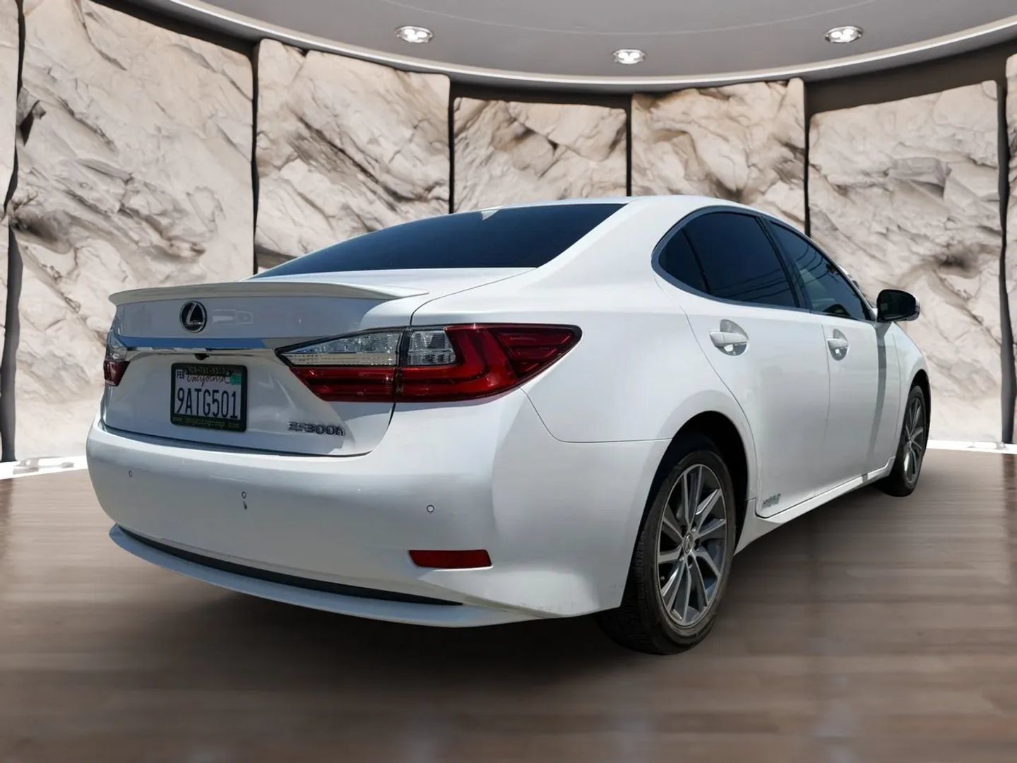 Used 2016 Lexus ES 300h w/ Luxury Package w/Wood Trim FWD image 6