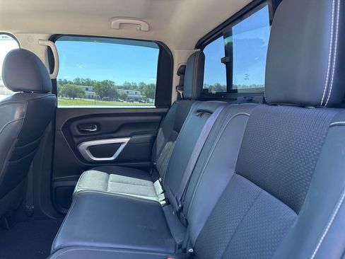 Used 2017 Nissan Titan PRO-4X AWD/4WD image 11