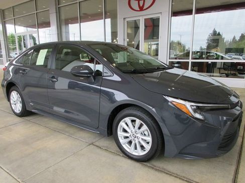 Used 2023 Toyota Corolla LE w/ LE Premium Package AWD/4WD image 4