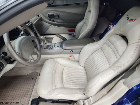 Used 2004 Chevrolet Corvette Convertible w/ Preferred Equipment Group image 8