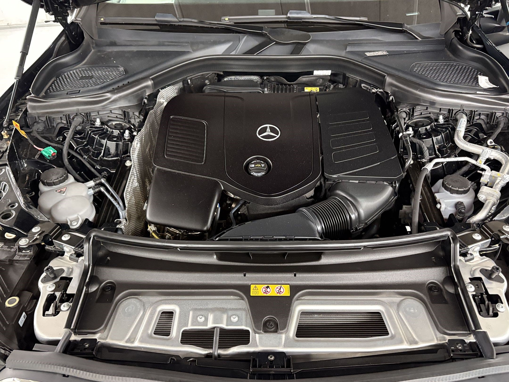 Used 2025 Mercedes-Benz GLC 350e 4MATIC image 32