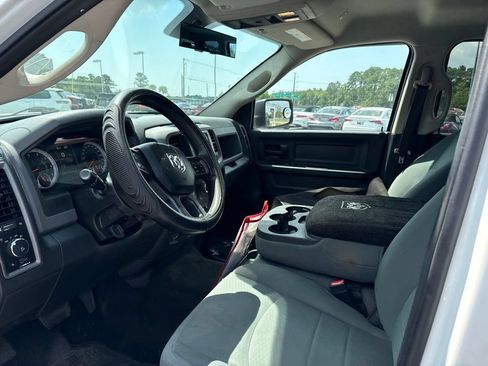 Used 2017 RAM 1500 Express RWD image 10