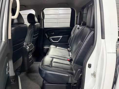 Used 2018 Nissan Titan PRO-4X w/ Pro-4x Convenience Package image 18