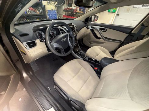 Used 2016 Hyundai Elantra SE image 18