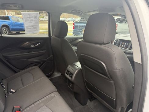 Used 2024 GMC Terrain SLE w/ Driver Convenience Package image 18