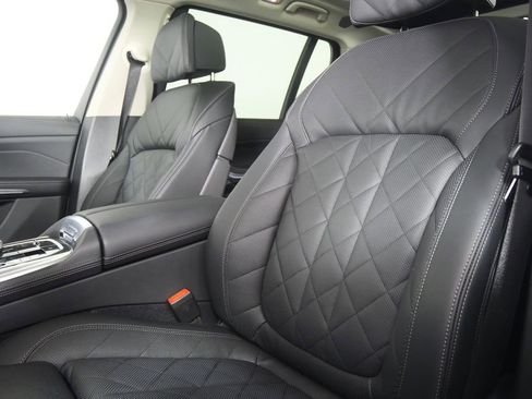 Certified 2025 BMW X7 xDrive40i w/ Premium Package image 9