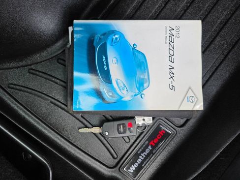 Used 2012 MAZDA MX-5 Miata Sport w/ Convenience Pkg RWD image 16