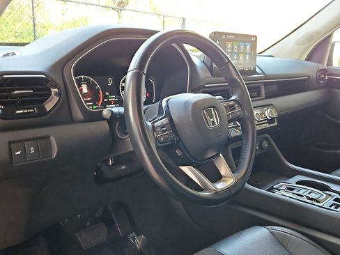Used 2025 Honda Pilot EX-L image 10