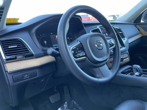 Used 2023 Volvo XC90 B6 Plus image 10