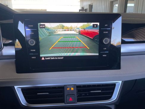 Used 2025 Volkswagen Taos SE image 17