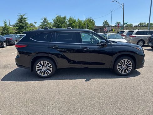 Used 2023 Toyota Highlander Platinum AWD/4WD image 10