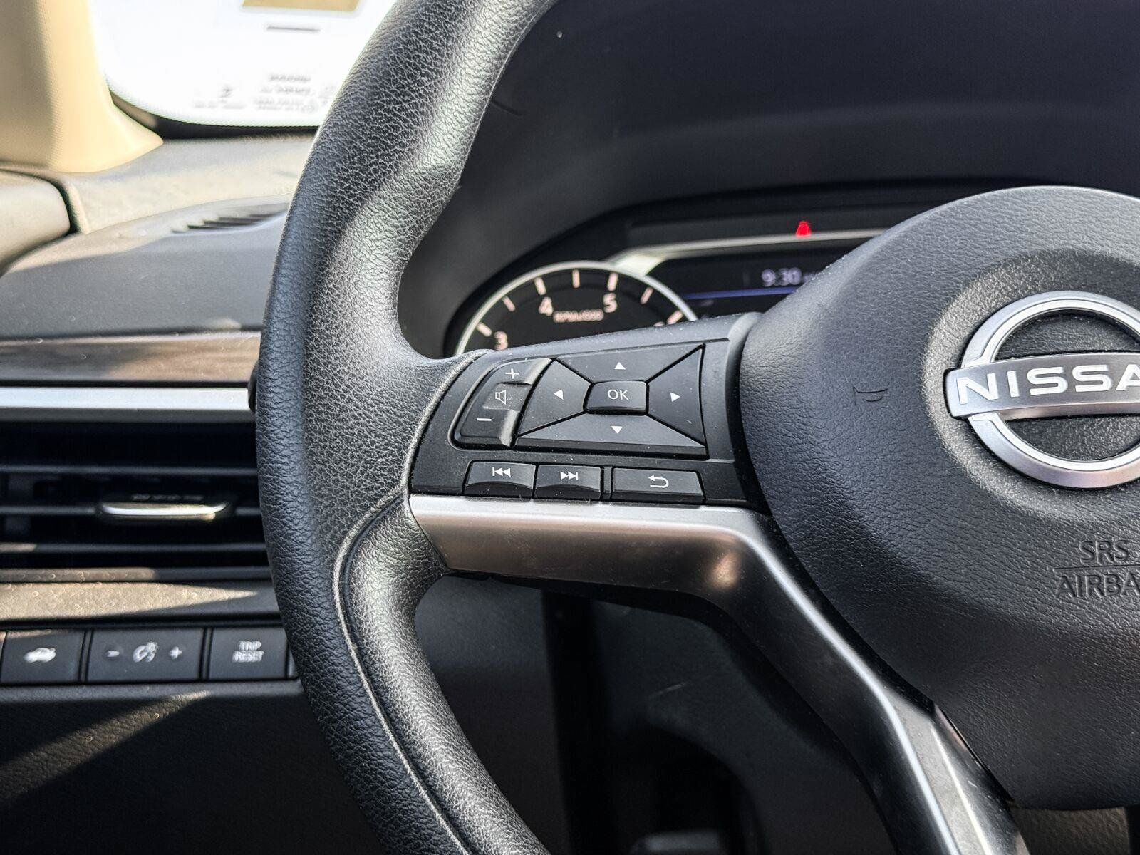 Used 2025 Nissan Altima 2.5 SV FWD image 17