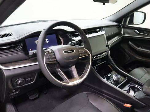 New 2026 Jeep Grand Cherokee Altitude AWD/4WD image 21