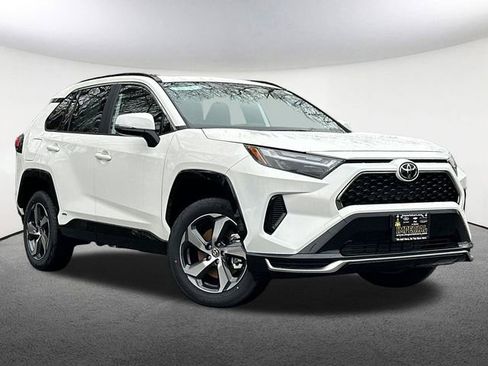 New 2025 Toyota RAV4 SE image 2