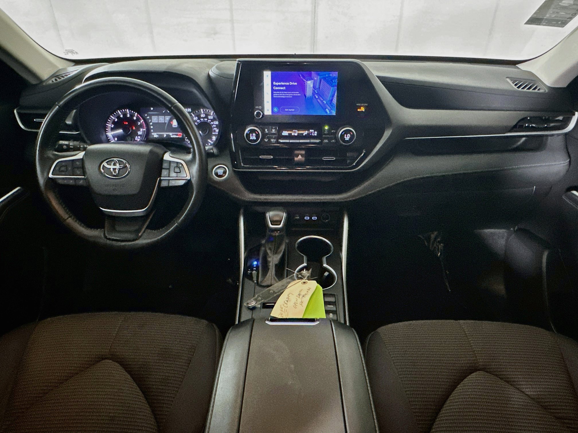 Used 2024 Toyota Highlander LE FWD image 27