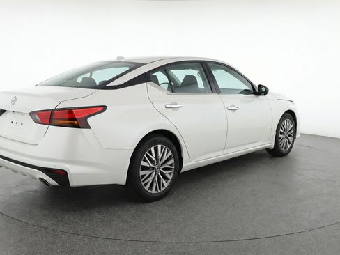Used 2025 Nissan Altima 2.5 SV image 9