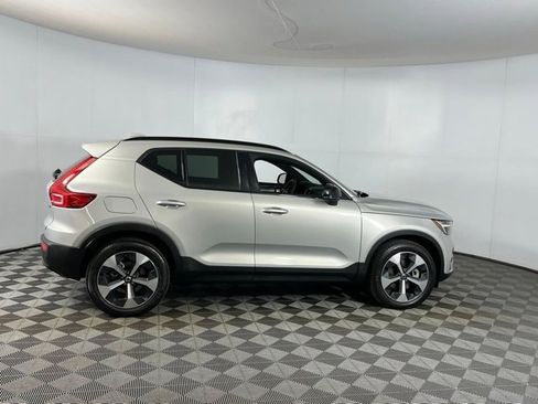 Used 2024 Volvo XC40 B5 Plus image 5