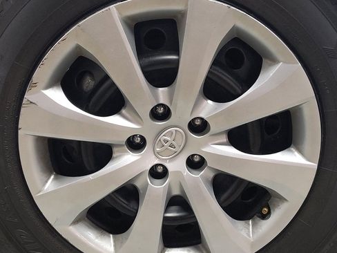 Used 2025 Toyota Corolla LE FWD image 31