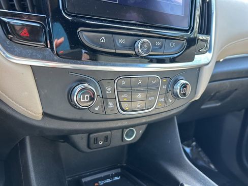 Used 2022 Chevrolet Traverse LT image 31