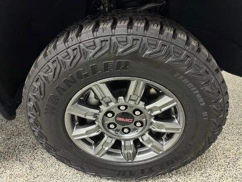 Used 2025 GMC Sierra 1500 AT4X image 23