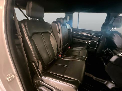 Used 2023 Jeep Wagoneer 2WD image 19