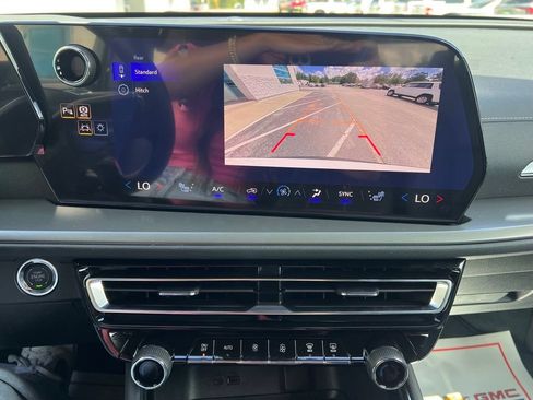 New 2027 Chevrolet Traverse LT FWD image 19