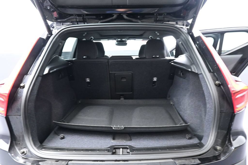 Used 2025 Volvo XC40 B5 Core AWD/4WD image 23