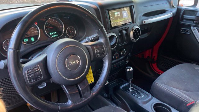 Used 2018 Jeep Wrangler Sahara w/ Connectivity Group AWD/4WD image 7