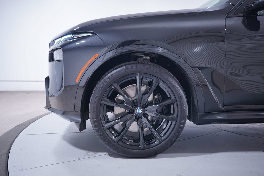Used 2026 BMW X7 xDrive40i w/ M Sport Package AWD/4WD image 2