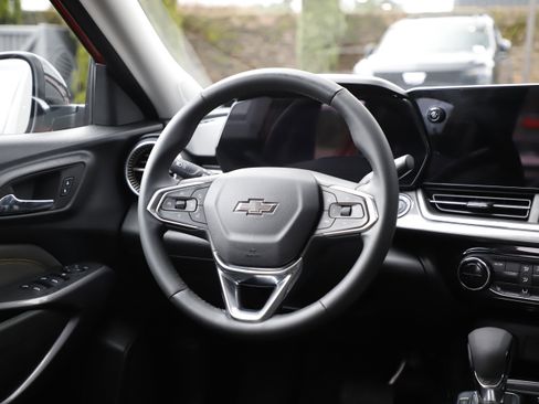 Used 2024 Chevrolet Trax ACTIV w/ Sunroof Package image 17