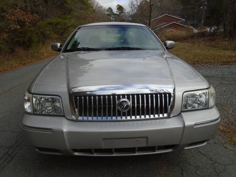 Used 2010 Mercury Grand Marquis LS image 2