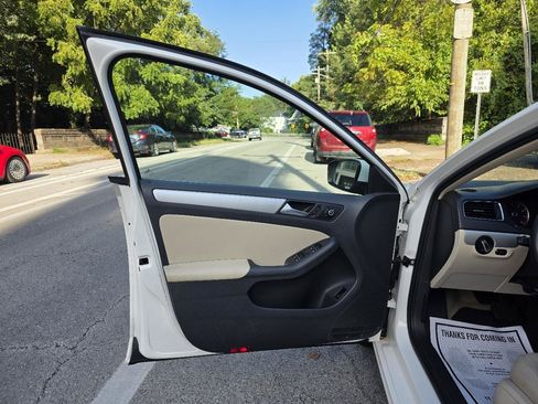 Used 2013 Volkswagen Jetta SE FWD image 9
